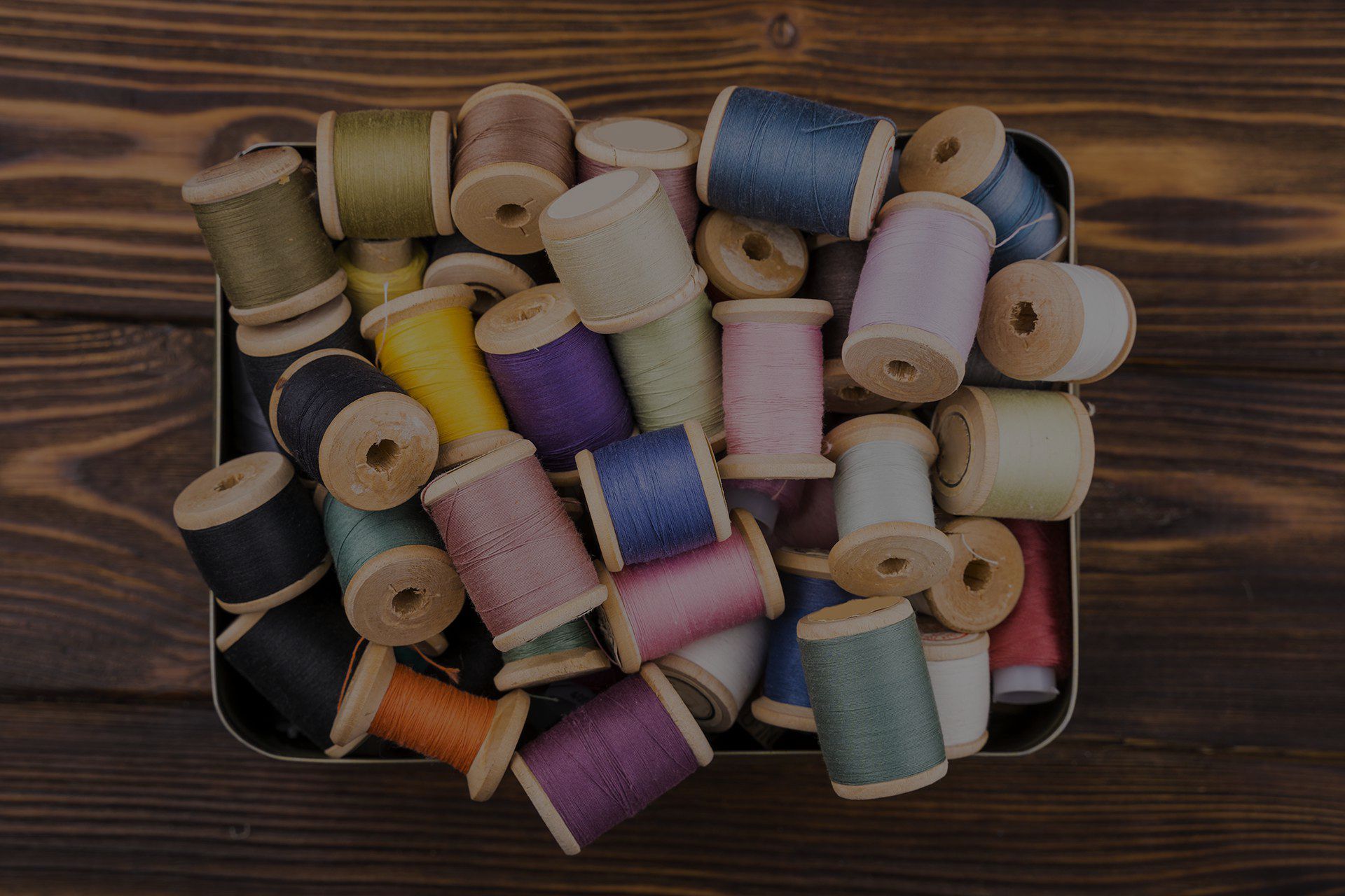 box-colorful-thread-spools_compressed_compressed